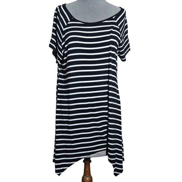 Black and White Striped Short Sleeve Tee Size Large - Picture 1 of 3